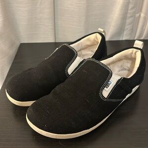 Xero Aptos Barefoot Minimalist Cavas Slip-On Shoe